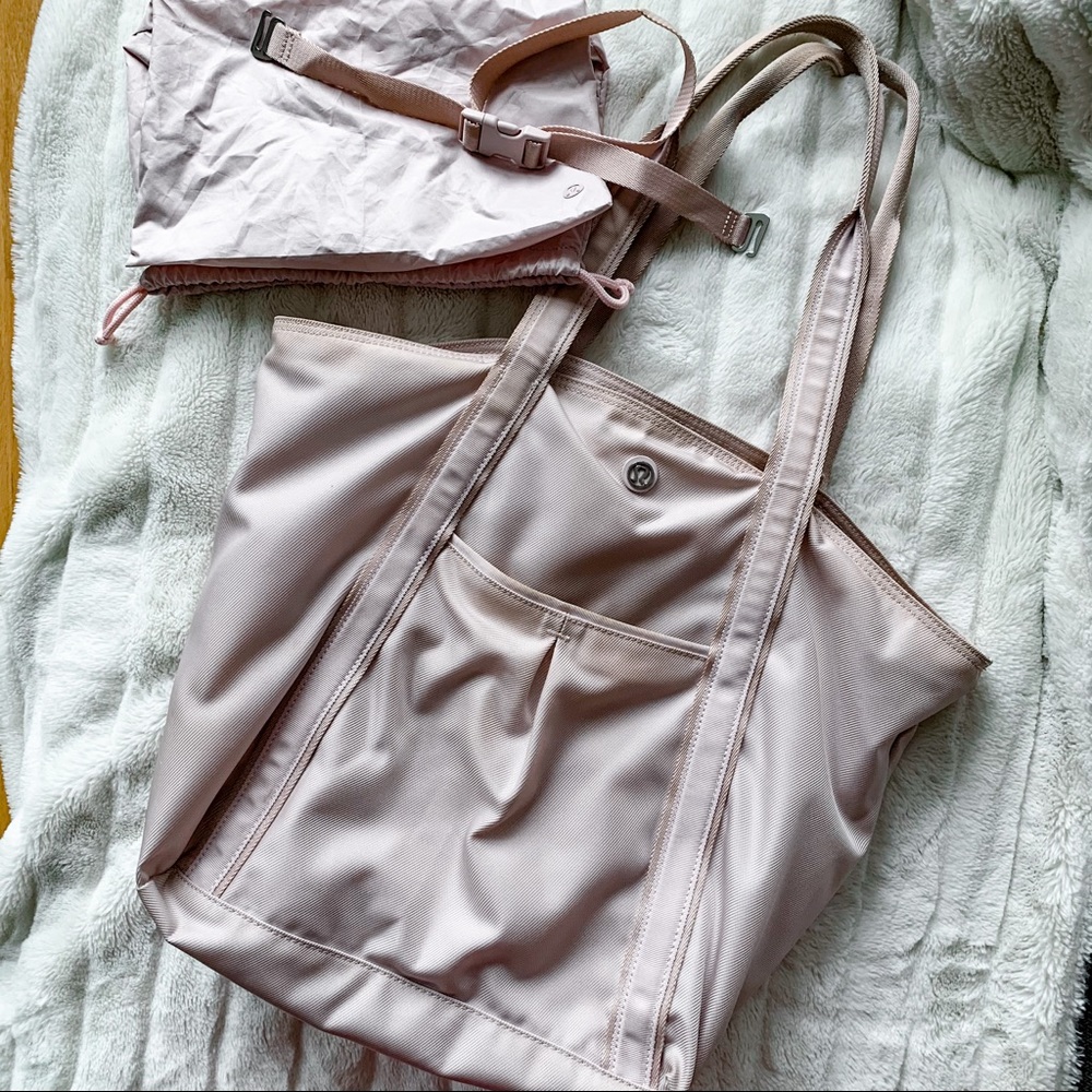 Lululemon Water Resistant Carry-All Bag